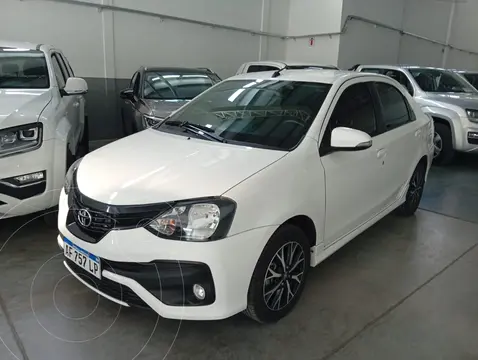 Toyota Etios Sedan XLS Aut usado (2023) color Blanco precio $26.000.000