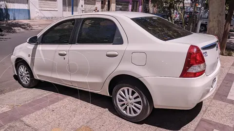 Toyota Etios Sedan XLS usado (2014) color Blanco financiado en cuotas(anticipo $7.420.000)