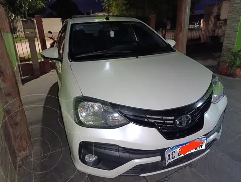 Toyota Etios Sedan XLS usado (2018) color Blanco precio $18.000.000