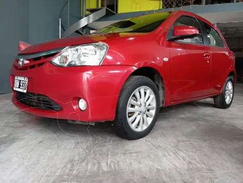 Toyota Etios Sedan XLS usado (2014) color Rojo precio u$s10.500