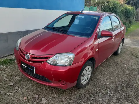 Toyota Etios Sedan XS usado (2016) color Rojo precio $12.800.000