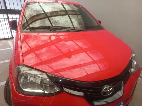 Toyota Etios Sedan XLS usado (2018) color Rojo precio $3.750.000