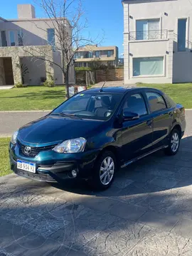 Toyota Etios Sedan XLS 2016/17 usado (2017) color Azul Catalina precio $15.800.000