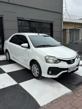 Toyota Etios Sedan XLS 2016/17 usado (2018) color Blanco precio $16.500.000