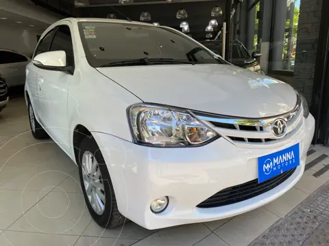 Toyota Etios Sedan XLS usado (2015) color Blanco precio u$s12.900