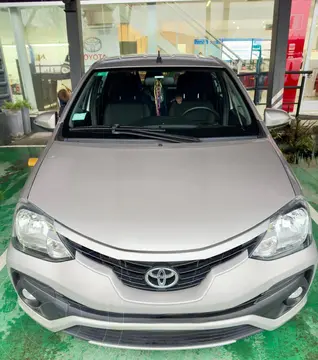 Toyota Etios Sedan XLS Aut 2016/17 usado (2017) color Gris Plata  precio $16.500.000
