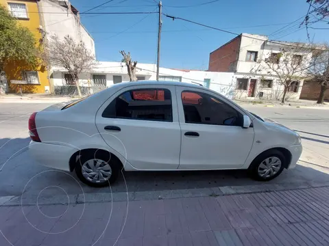 Toyota Etios Sedan X usado (2018) color Blanco precio $17.000.000
