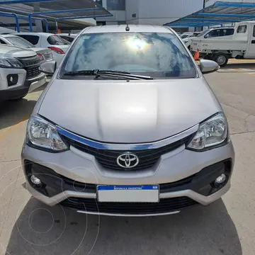 Toyota Etios Sedan XLS usado (2018) color Plata financiado en cuotas(anticipo $1.826.592 cuotas desde $112.198)