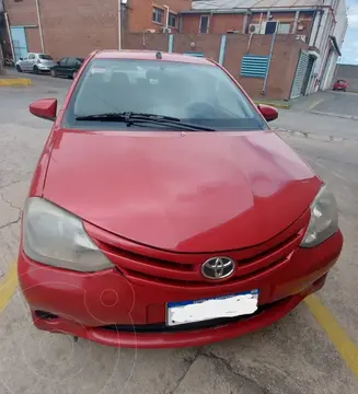 Toyota Etios Sedan X usado (2016) color Rojo precio $8.000.000