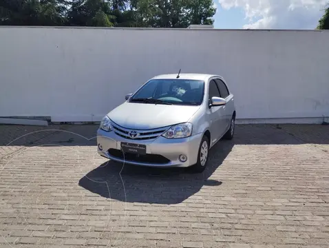 Toyota Etios Sedan XS 2016/17 usado (2017) color Gris precio $17.400.000