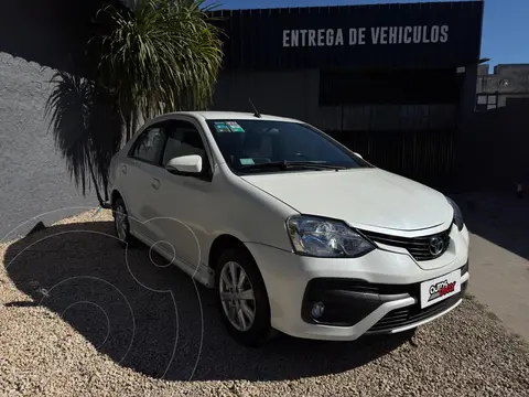 Toyota Etios Sedan XLS Aut usado (2018) color Blanco precio $17.800.000