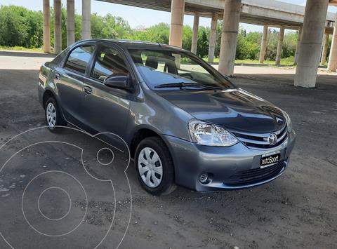 foto Toyota Etios Sedán XS 2015/2016 usado (2015) color Gris precio $1.380.000