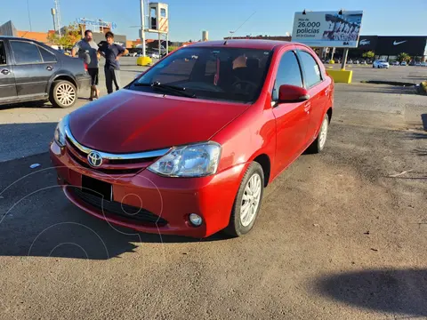 foto Toyota Etios Sedán XLS usado (2015) color Rojo precio $5.300.000