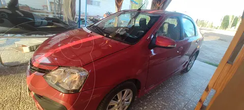 Toyota Etios Sedan XLS usado (2017) color Rojo precio u$s9.500