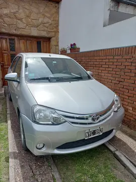 Toyota Etios Sedan XLS usado (2014) color Plata precio $2.650.000
