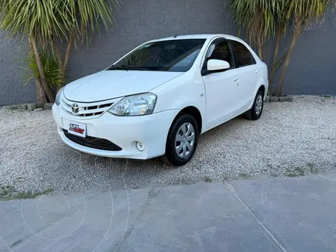 Toyota Etios Sedan XS 2015/2016 usado (2016) color Blanco precio $16.900.000