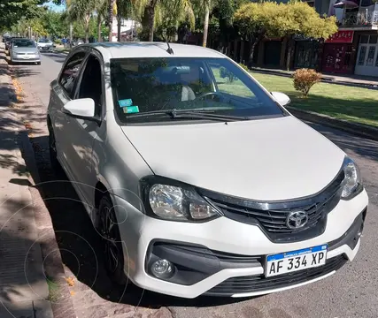 Toyota Etios Sedan XLS usado (2022) color Blanco Perla precio $25.000.000