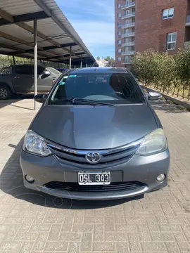 Toyota Etios Sedan XLS 2015/2016 usado (2015) color Gris Oscuro precio $12.500.000