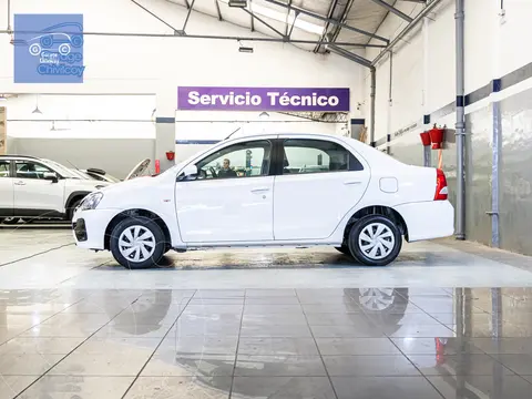 Toyota Etios Sedan XS usado (2018) color Blanco precio $4.299.900