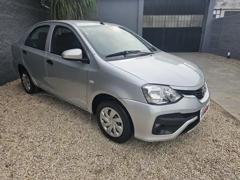 Toyota Etios Sedan X usado (2020) color Gris precio $20.500.000