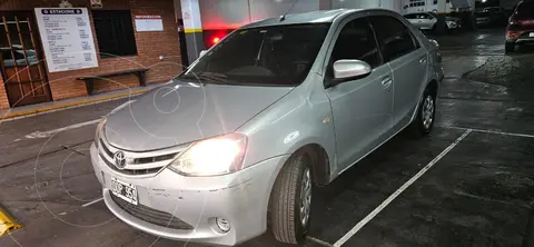 Toyota Etios Sedan XS usado (2015) color Gris precio $11.500.000