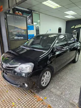 Toyota Etios Sedan XLS usado (2016) color Negro precio u$s11.000