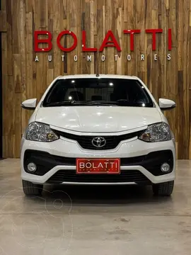Toyota Etios Sedan XLS Aut usado (2018) color Blanco precio $18.000.000