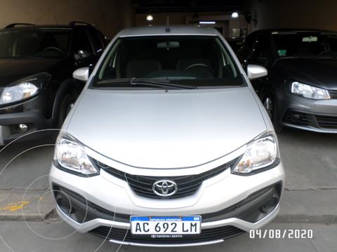 foto Toyota Etios Sedán XS 2016/17 usado (2018) color Gris Claro precio $1.195.000