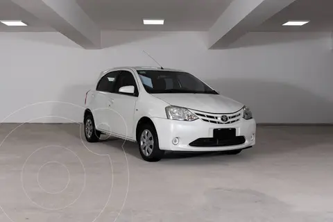 Toyota Etios Sedan XS usado (2015) color Blanco precio $3.800.000