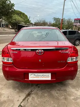 Toyota Etios Sedan XLS 2016/17 usado (2017) color Bord precio $16.500.000