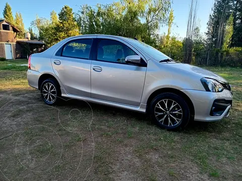 Toyota Etios Sedan XLS usado (2019) color Gris precio u$s15.500