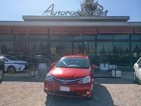 Toyota Etios Sedan XLS usado (2015) color Rojo precio $15.500.000