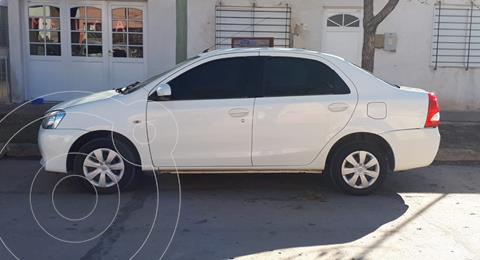 foto Toyota Etios Sedán XS usado (2014) color Blanco precio $990.000