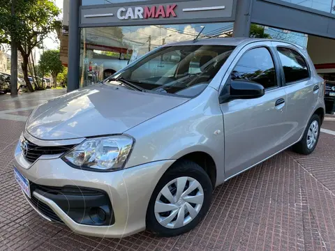 Toyota Etios Sedan X usado (2018) color Gris precio $19.499.990
