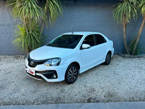 Toyota Etios Sedan XLS usado (2018) color Blanco precio $19.500.000