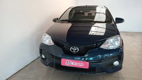 Toyota Etios Sedan XLS usado (2018) color Azul financiado en cuotas(anticipo $2.940.000)