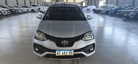 Toyota Etios Sedan Platinum Aut usado (2018) color Gris Oscuro precio $19.800.000