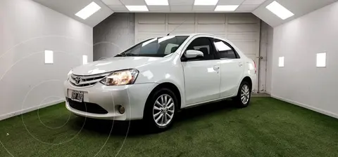 foto Toyota Etios Sedán XLS usado (2014) color Blanco precio $3.500.000