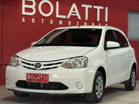 Toyota Etios Sedan XS usado (2014) color Blanco precio $14.000.000