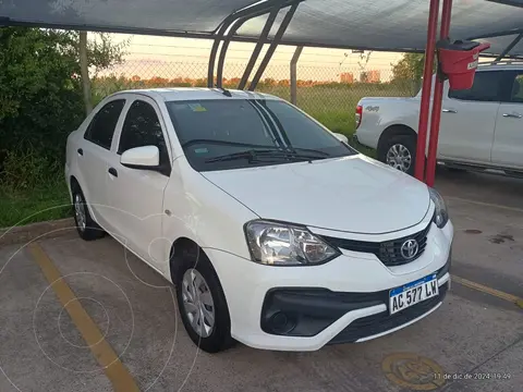 Toyota Etios Sedan X usado (2019) color Blanco precio $17.500.000