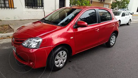 Toyota Etios Sedan XS usado (2014) color Rojo precio $13.000.000