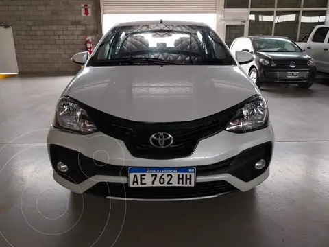 Toyota Etios Sedan XLS Aut usado (2021) color Blanco precio $20.000.000