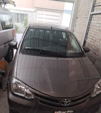 Toyota Etios 1.5L usado (2019) color Gris precio u$s9,500