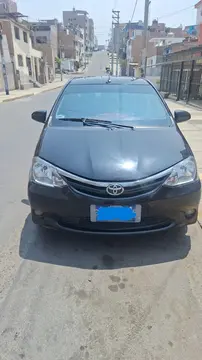 Toyota Etios 1.5L usado (2018) color Negro precio u$s7,000