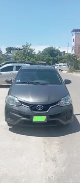 Toyota Etios 1.5L DLX usado (2023) color Gris Metalico precio $49,000