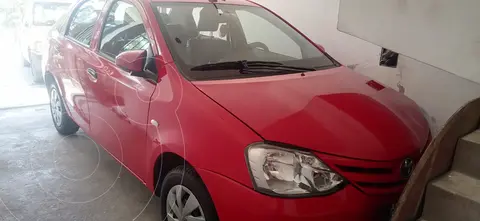 Toyota Etios 1.5L usado (2019) color Rojo precio u$s9,800