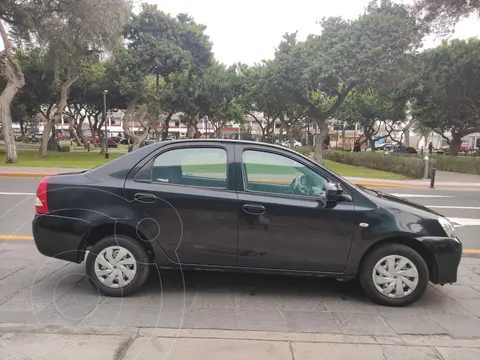 Toyota Etios 1.5L usado (2019) color Negro precio u$s10,000