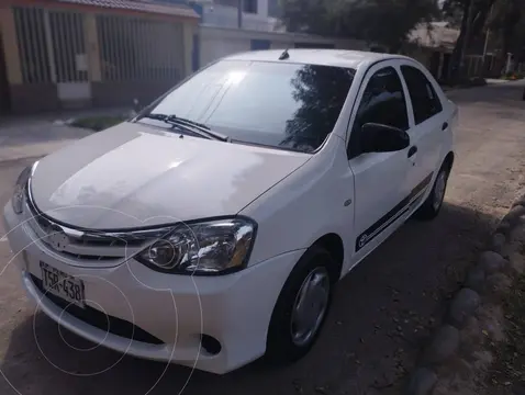 Toyota Etios 1.5L usado (2022) color Blanco precio u$s12,500