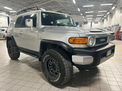 Toyota FJ Cruiser Premium usado (2008) color plateado precio $330,000