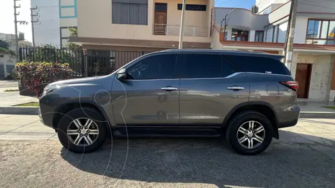 Toyota Fortuner 2.7L Full City 4x2 Aut usado (2022) color Gris precio u$s36,000